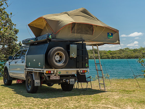 howling moon roof top tent