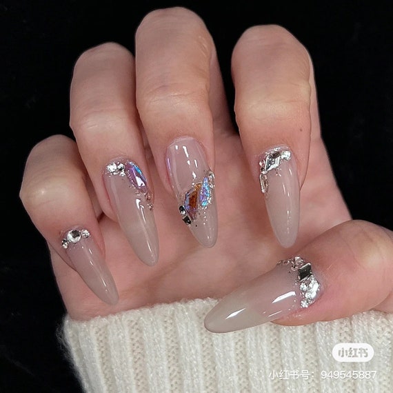 uñas con brillantes