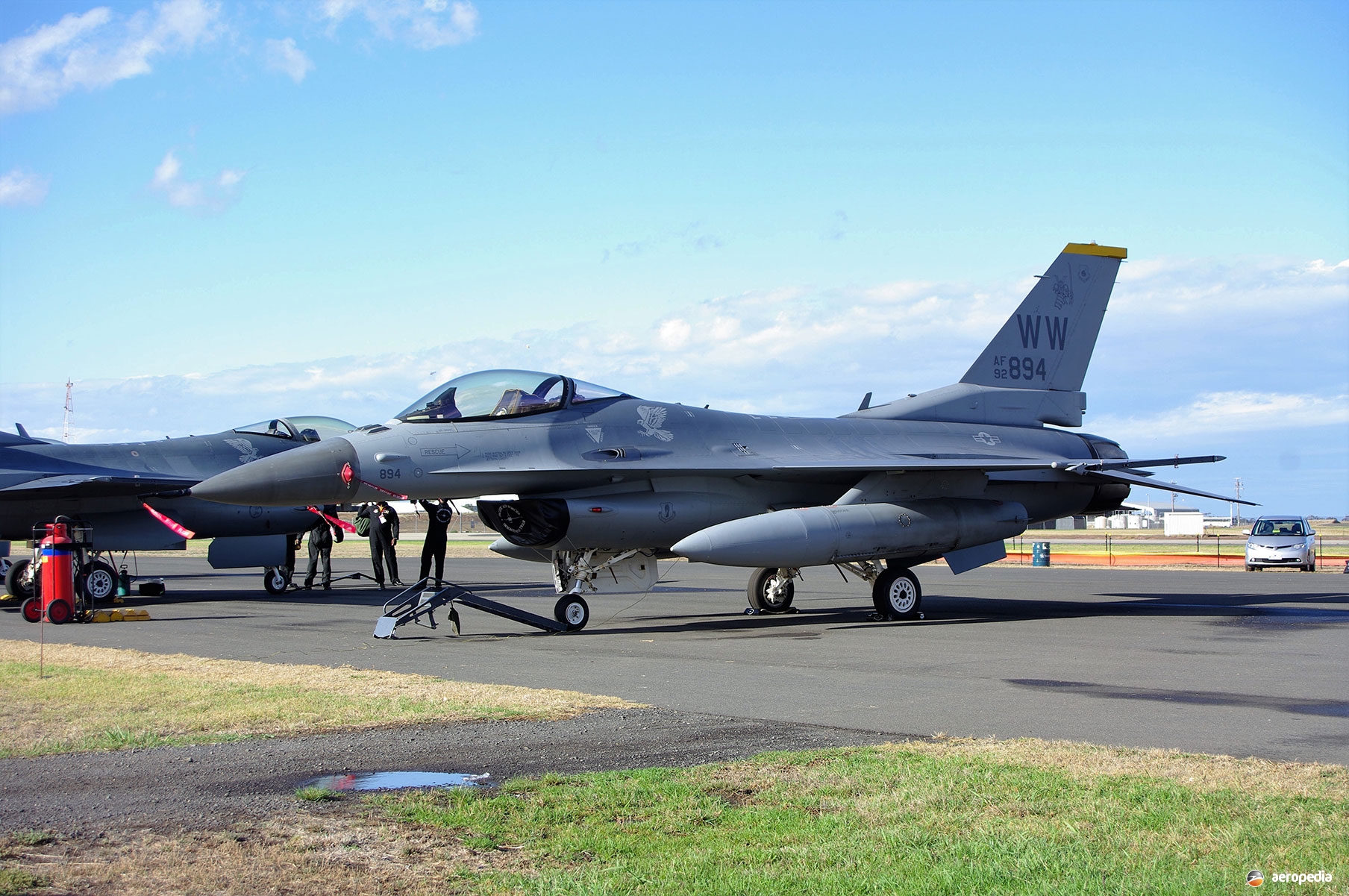 general dynamics f-16 fighting falcon