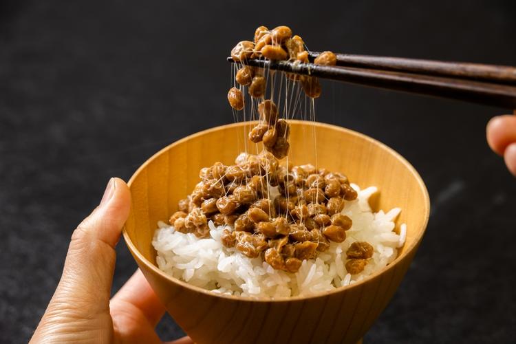 what does natto taste like