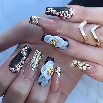 moda elegantes uñas con piedras