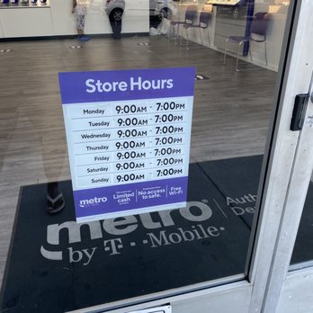 what time do metropcs close today