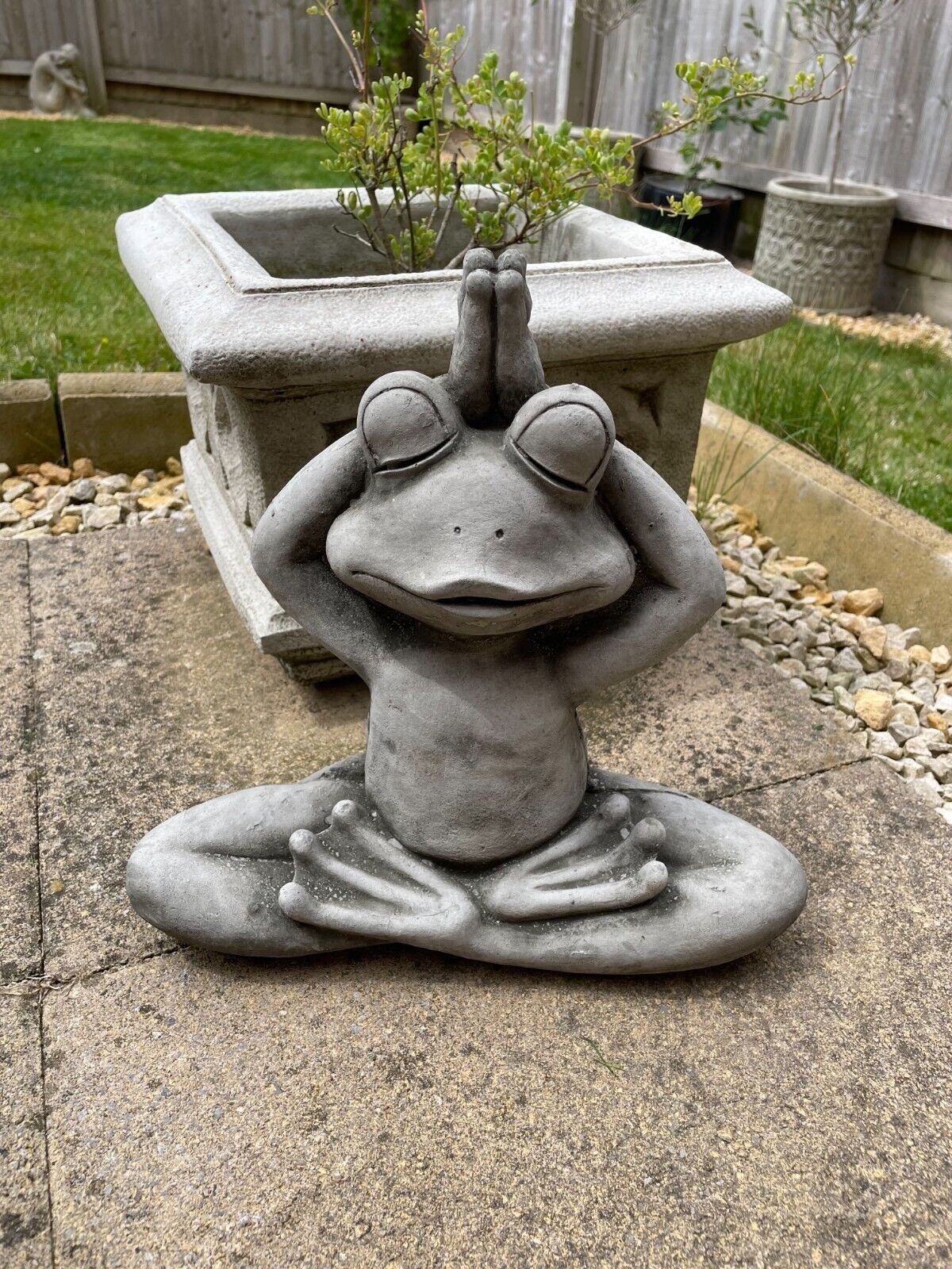 frog garden statue