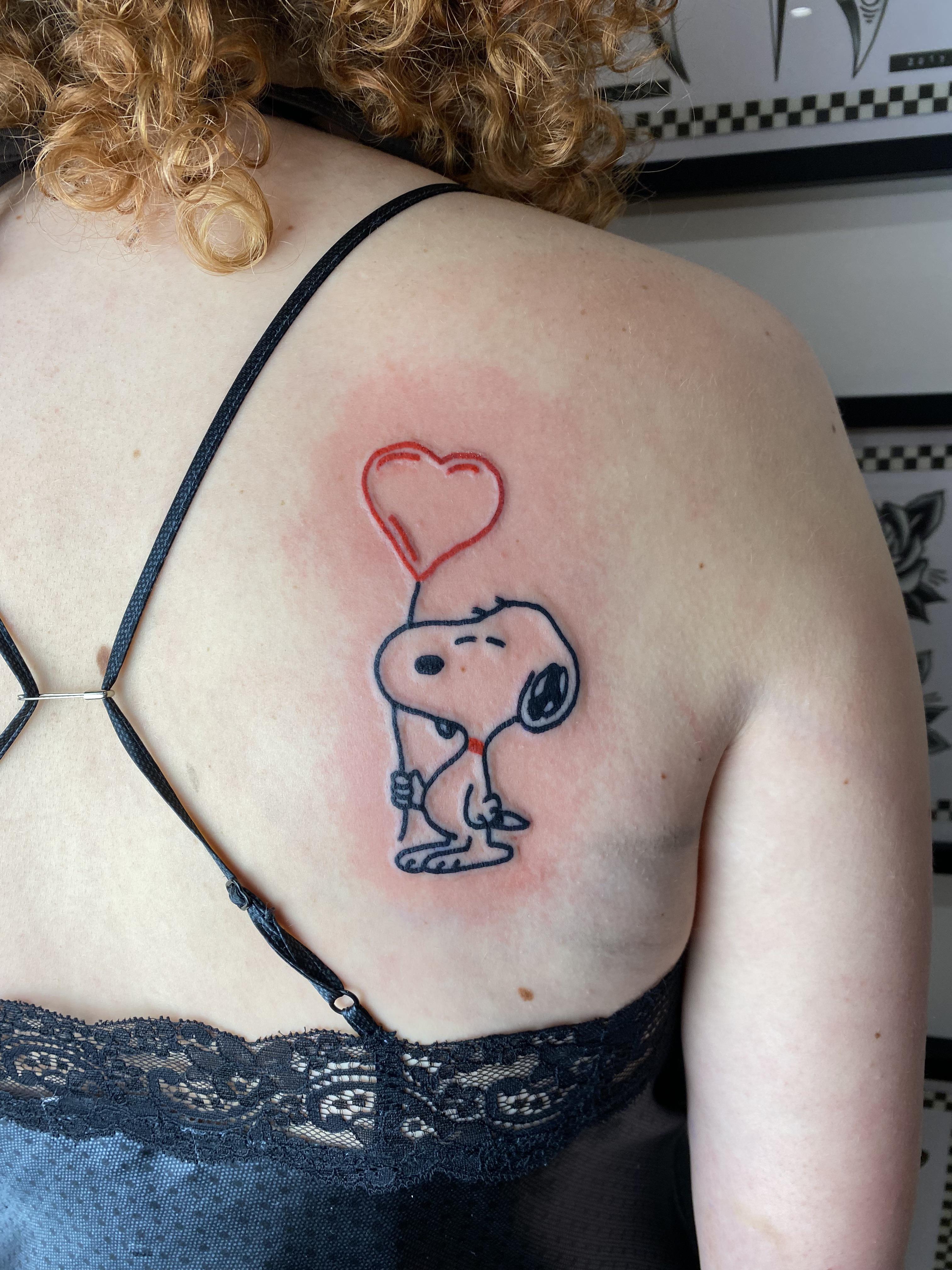 tatuaje snoopy