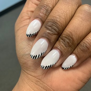 nail places that are open on sunday