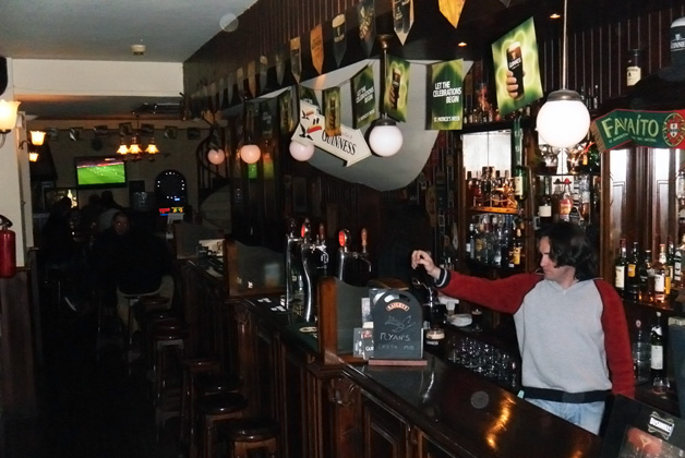 irish pubs in porto