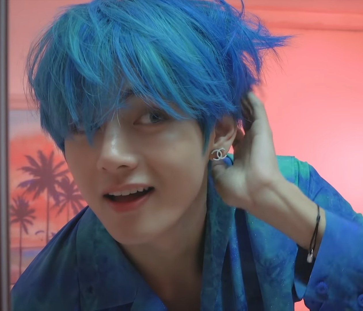 blue hair taehyung