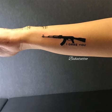 pequeño ak 47 tatuaje