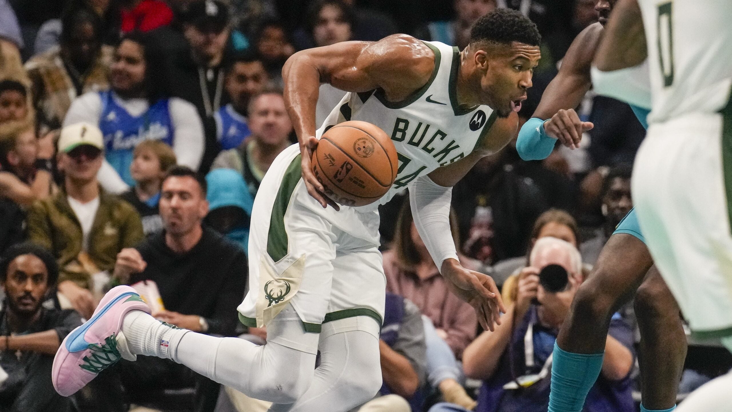 milwaukee bucks vs charlotte hornets match player stats