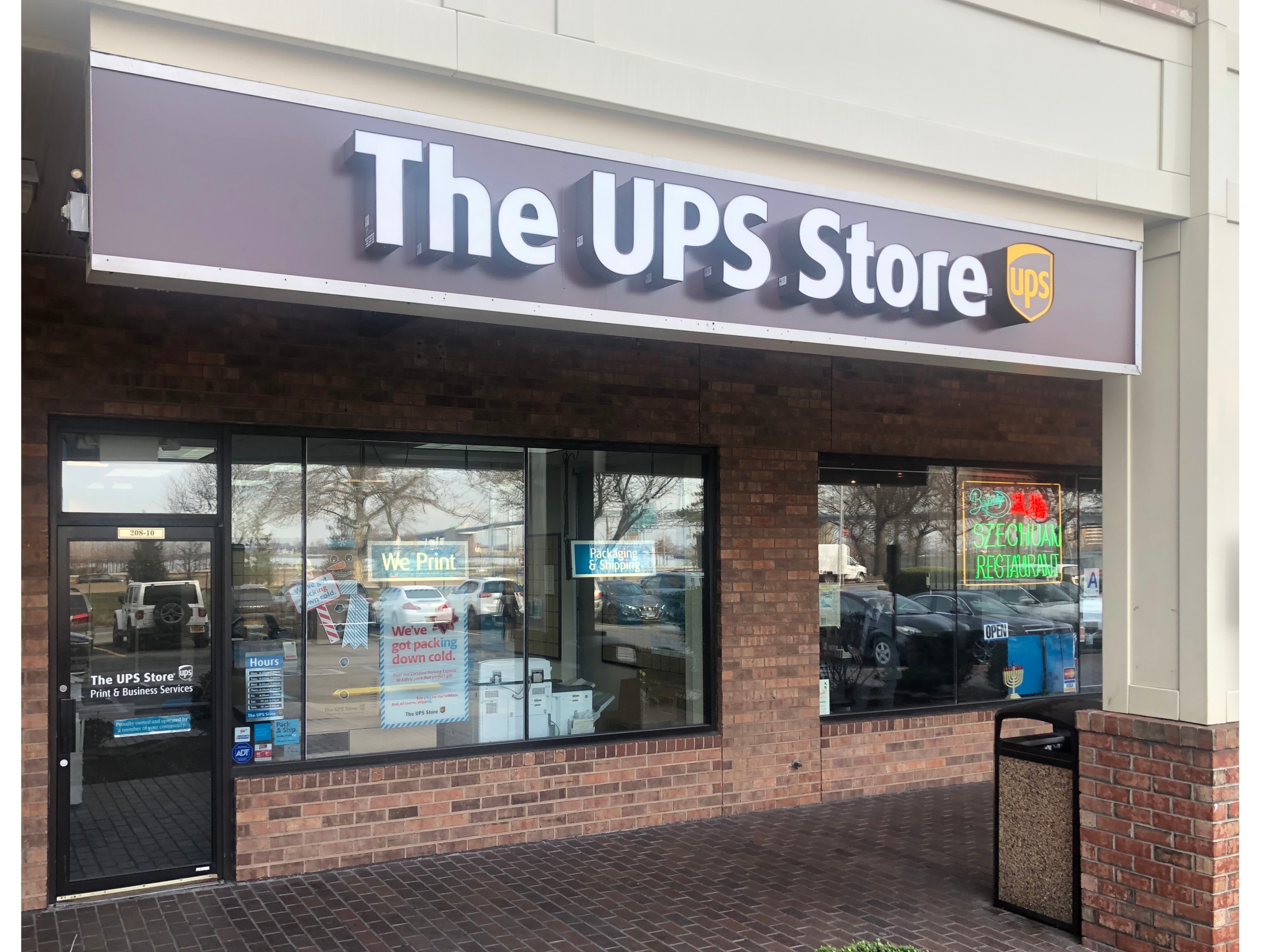 ups store hours