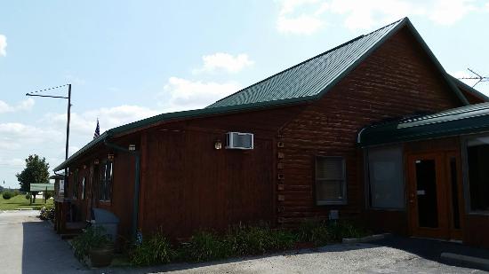 rustic oak cabin restaurant perry mo