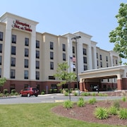 plattsburgh hotels with hot tub