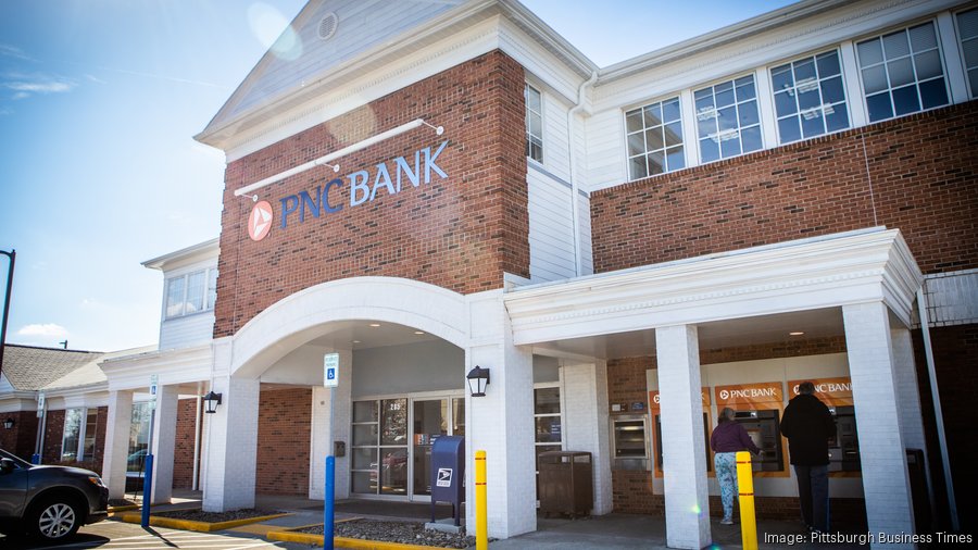 pnc bank giant hours