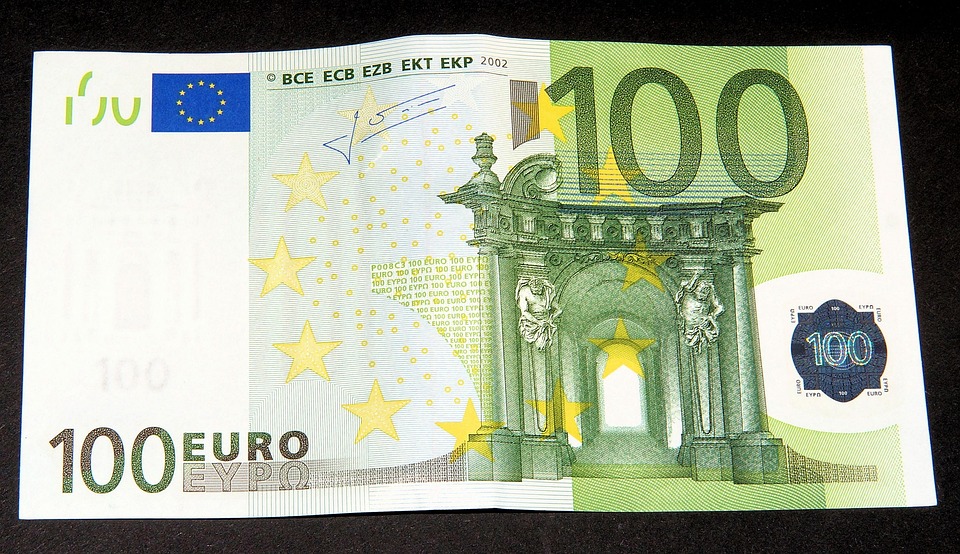 100 euro to dollar