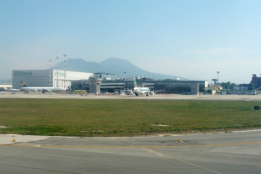 campania naples airport