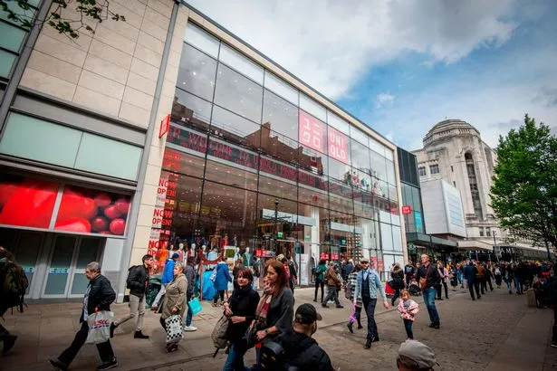 uniqlo manchester trafford centre