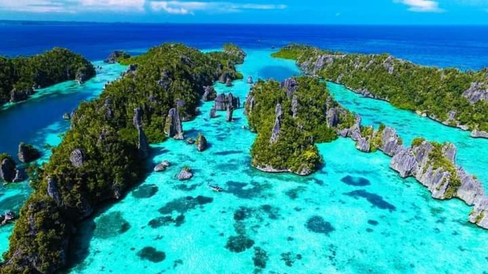 largest wholly indonesian island
