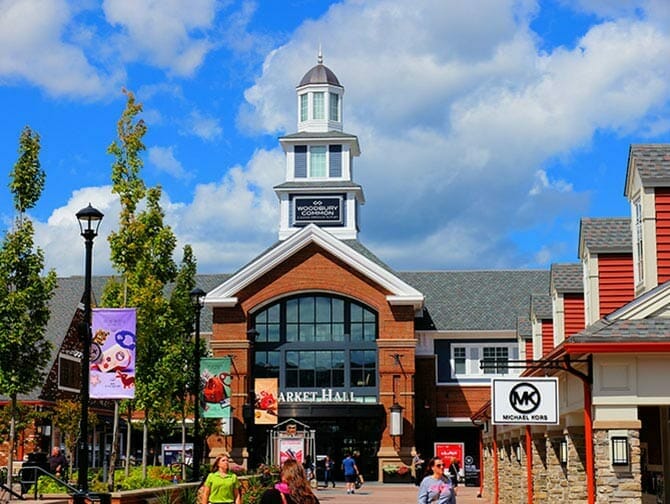 woodbury commons outlet