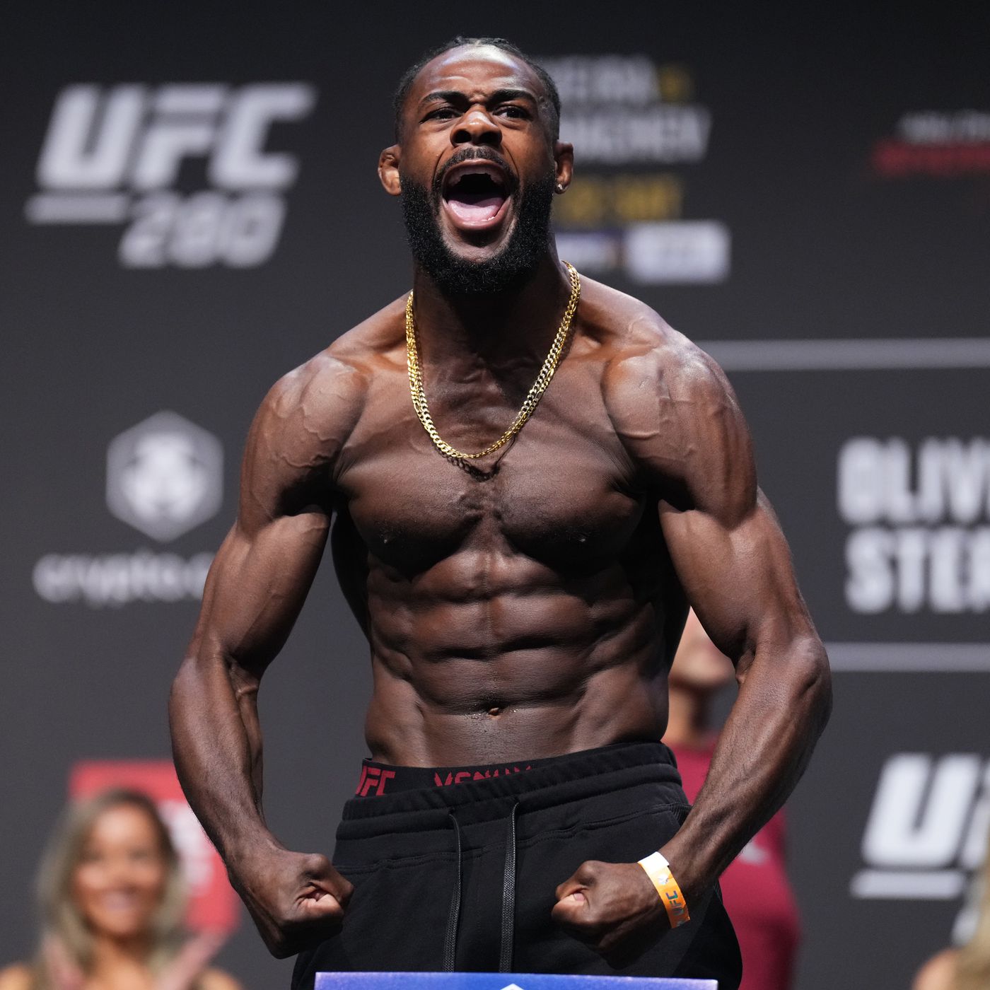 aljamain sterling weight