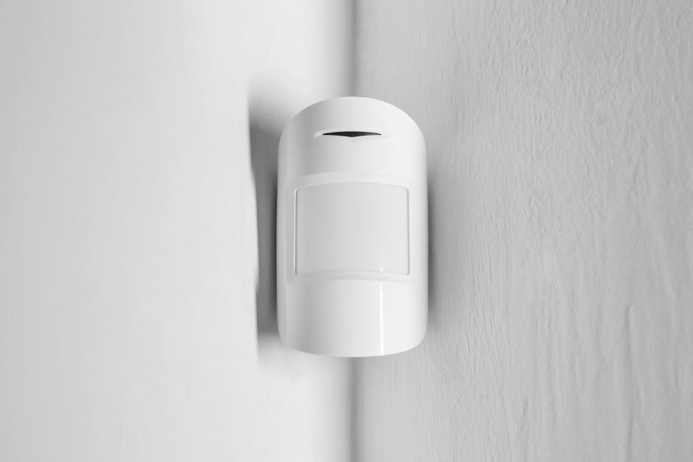 how to change battery in vivint motion detector