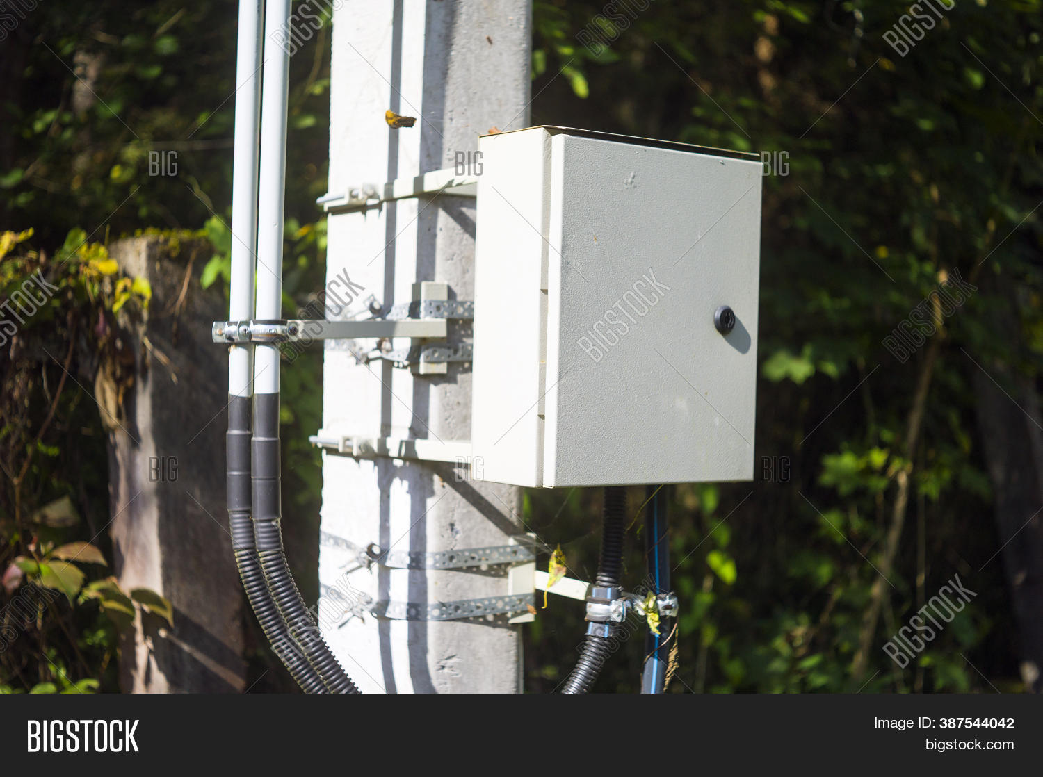 outdoor fuse box