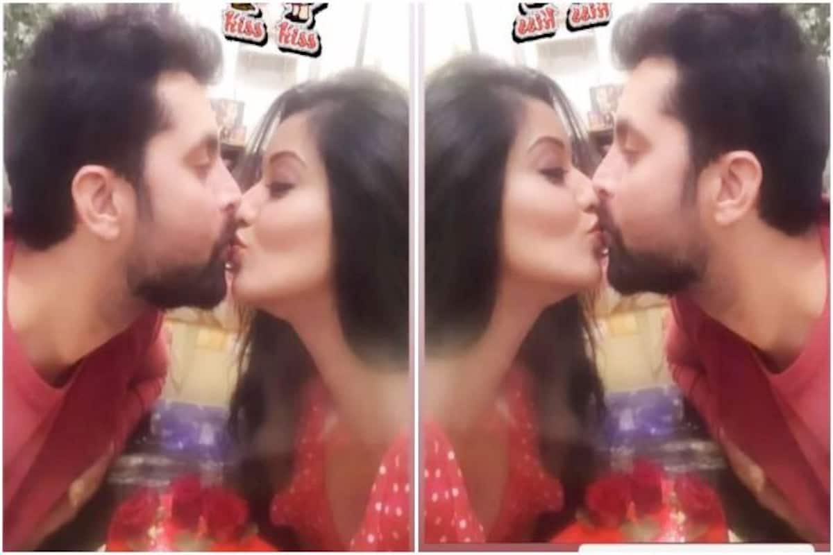 bhojpuri actress kiss