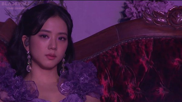 blackpink jisoo crying