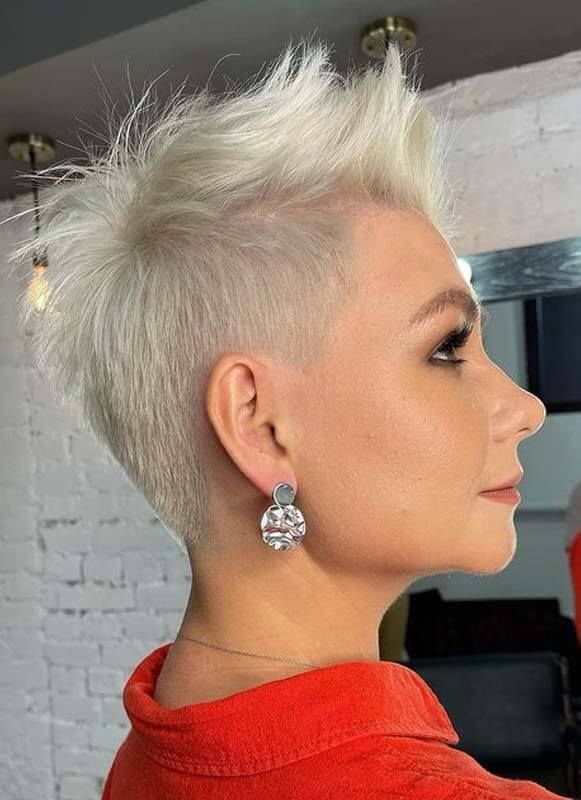 blonde short pixie haircuts