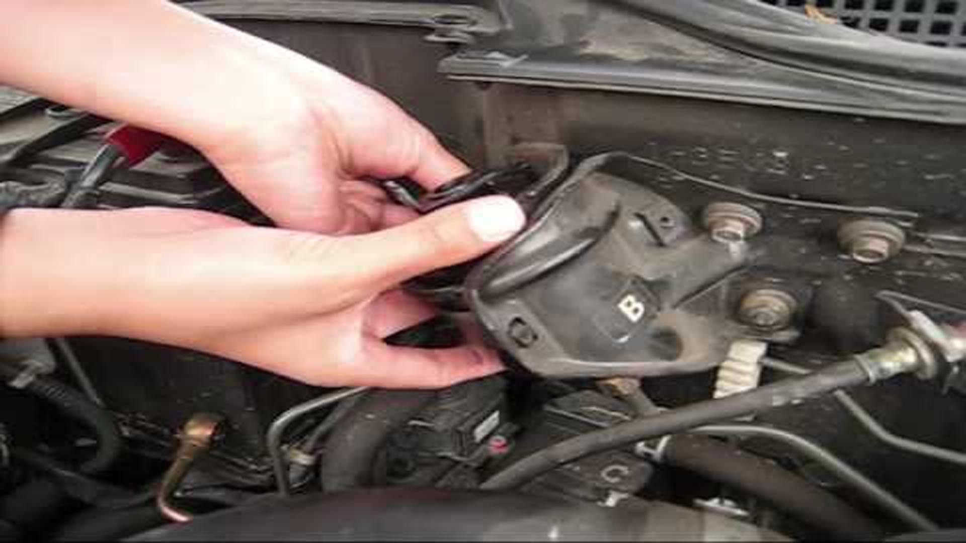 2002 honda civic fuel filter location