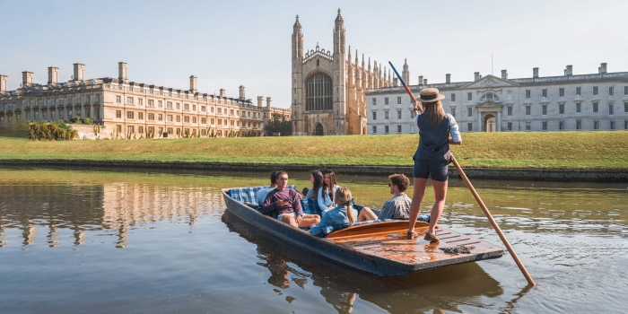 chauffeured punting tour in cambridge