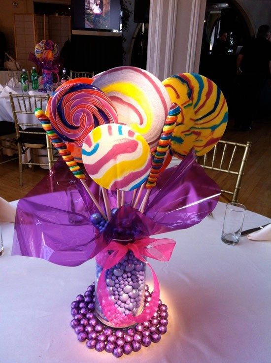 centros de mesa con globos y dulces