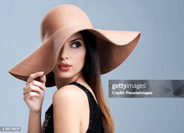 chicas con sombrero