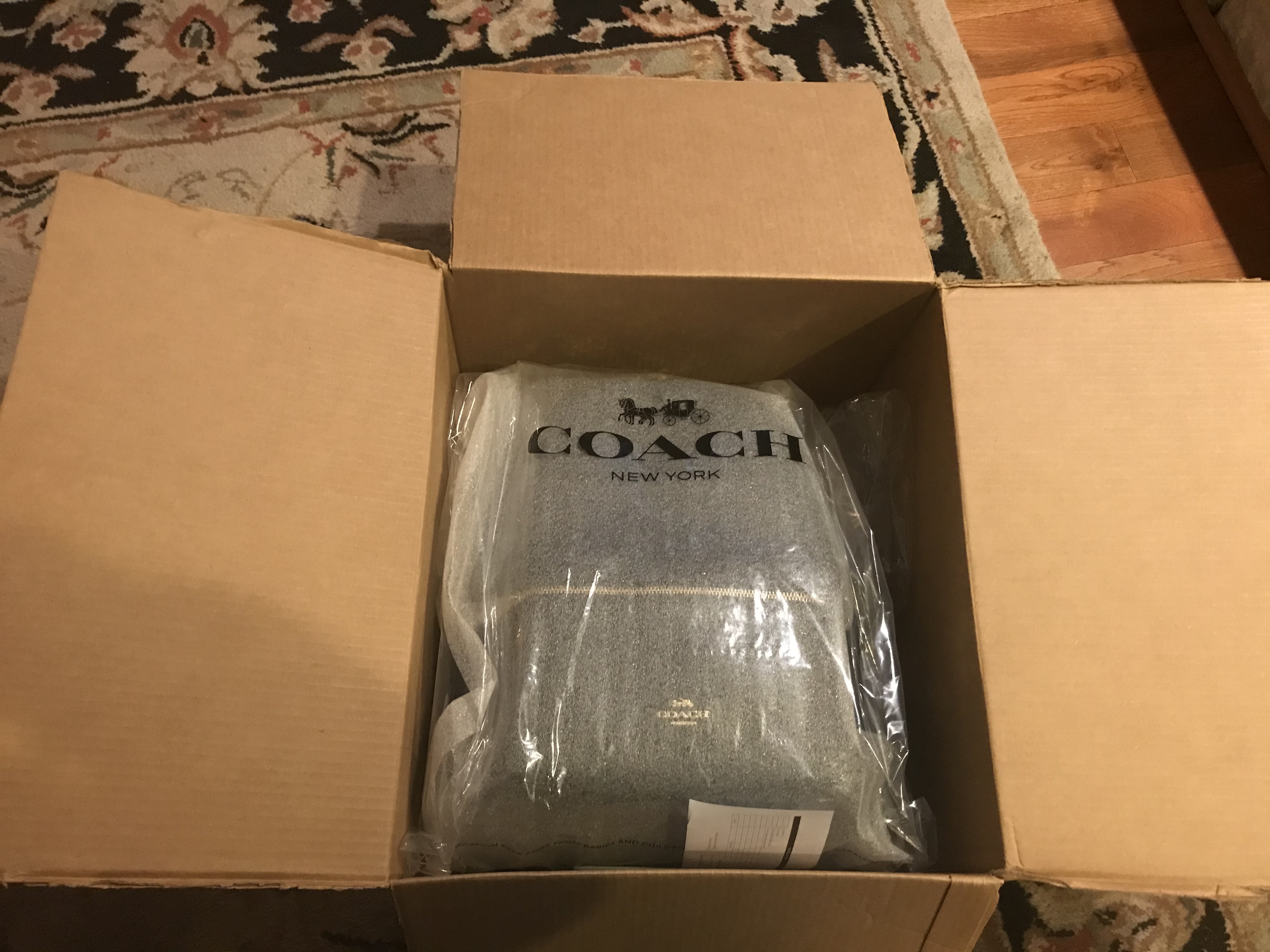 coach delivery packaging