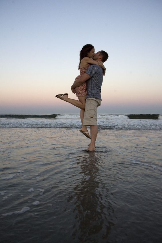 couple beach poses