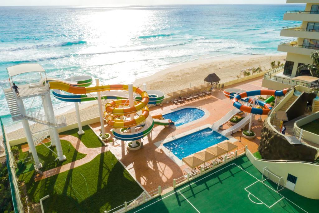 crown paradise cancun reviews