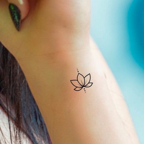 tatouage fleur petit