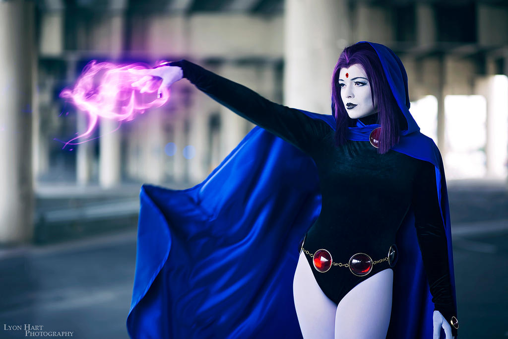 cosplay raven