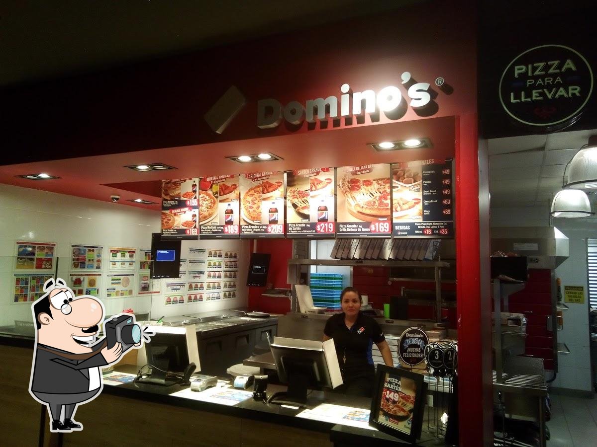 dominos plaza los robles