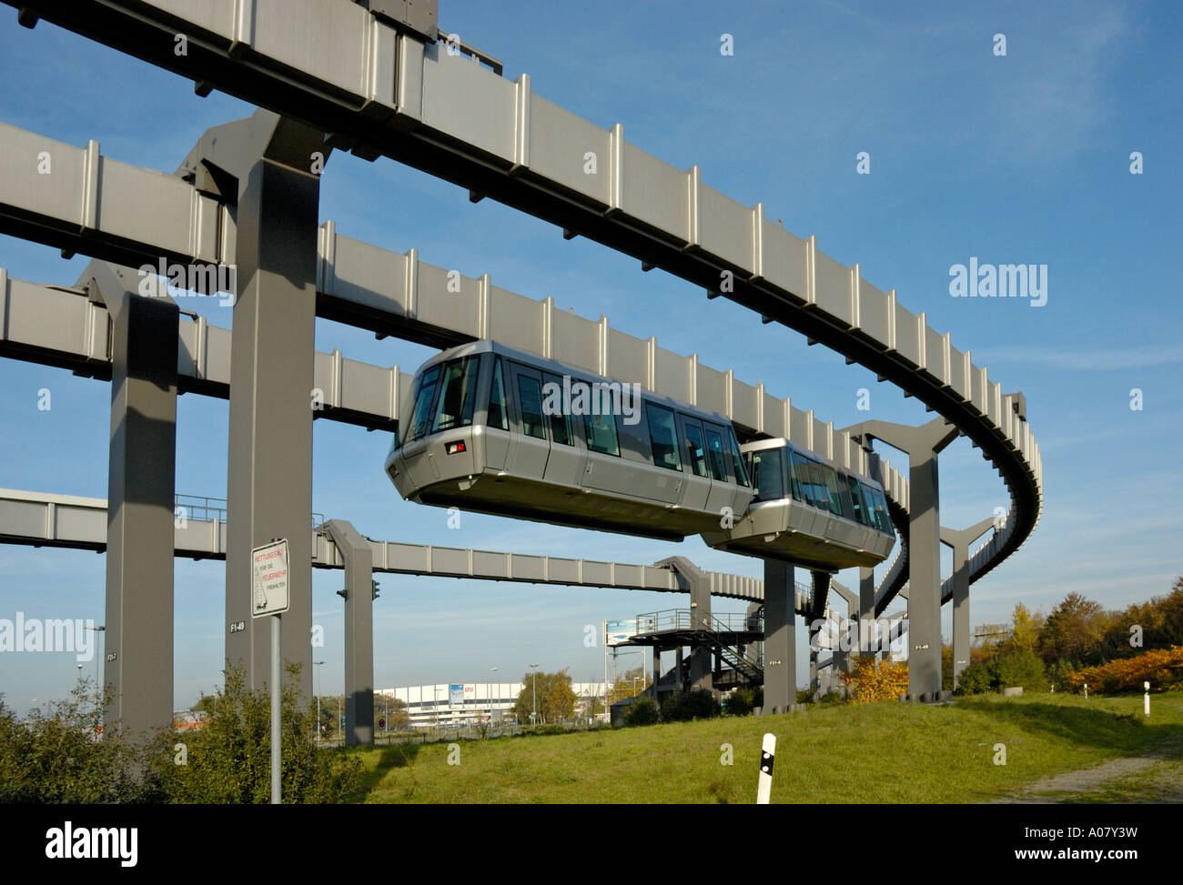 dusseldorf airport by train