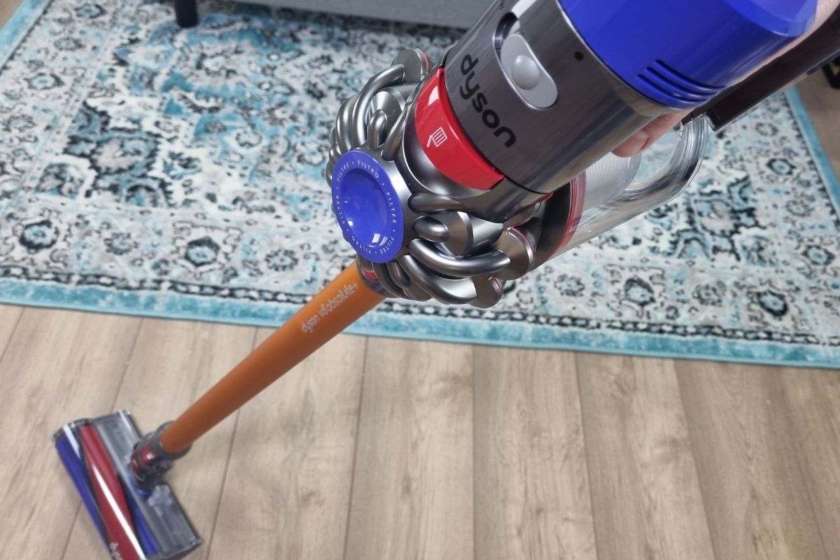 dyson vacuum pulsing