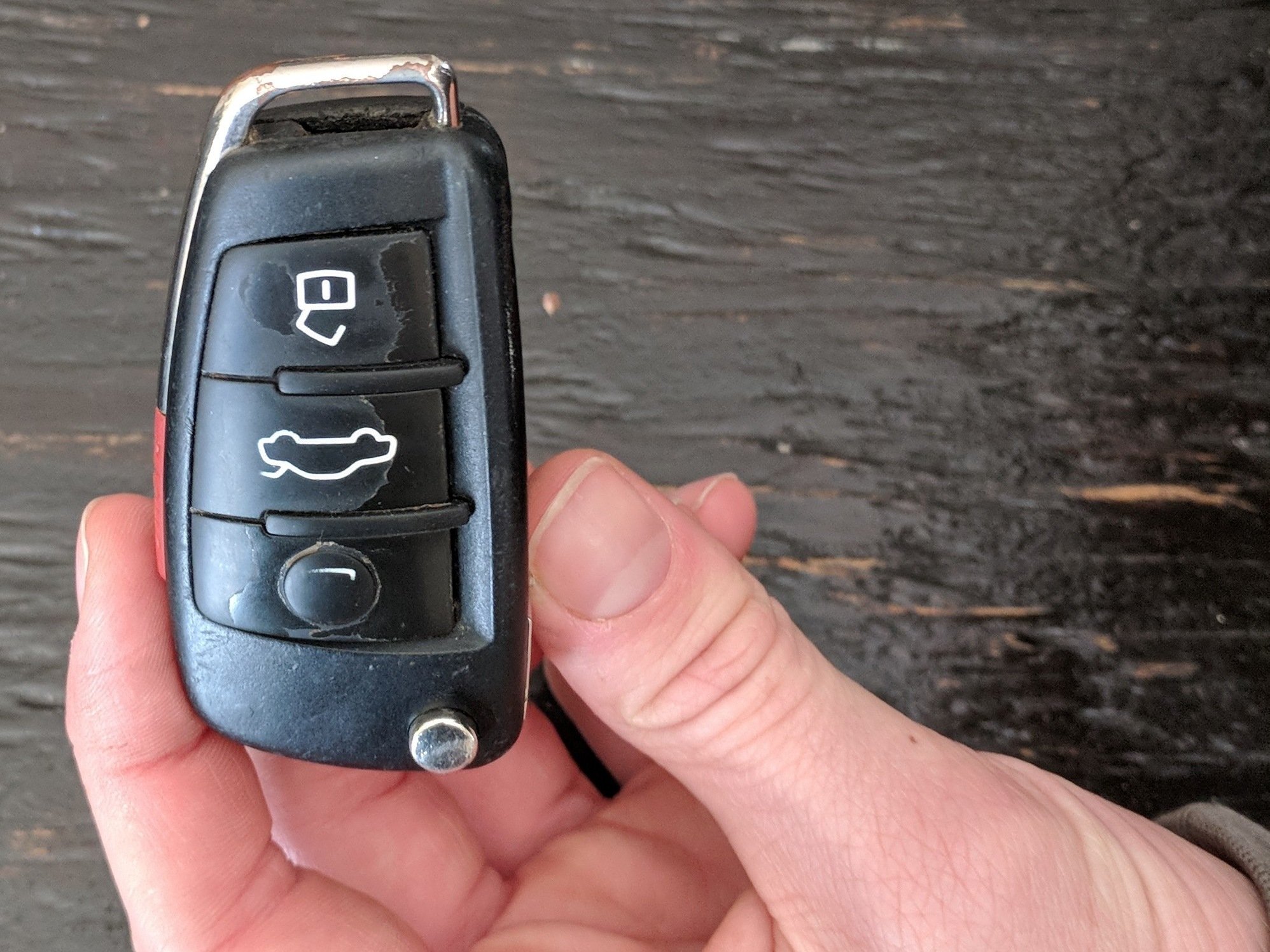 how to replace battery in audi key fob