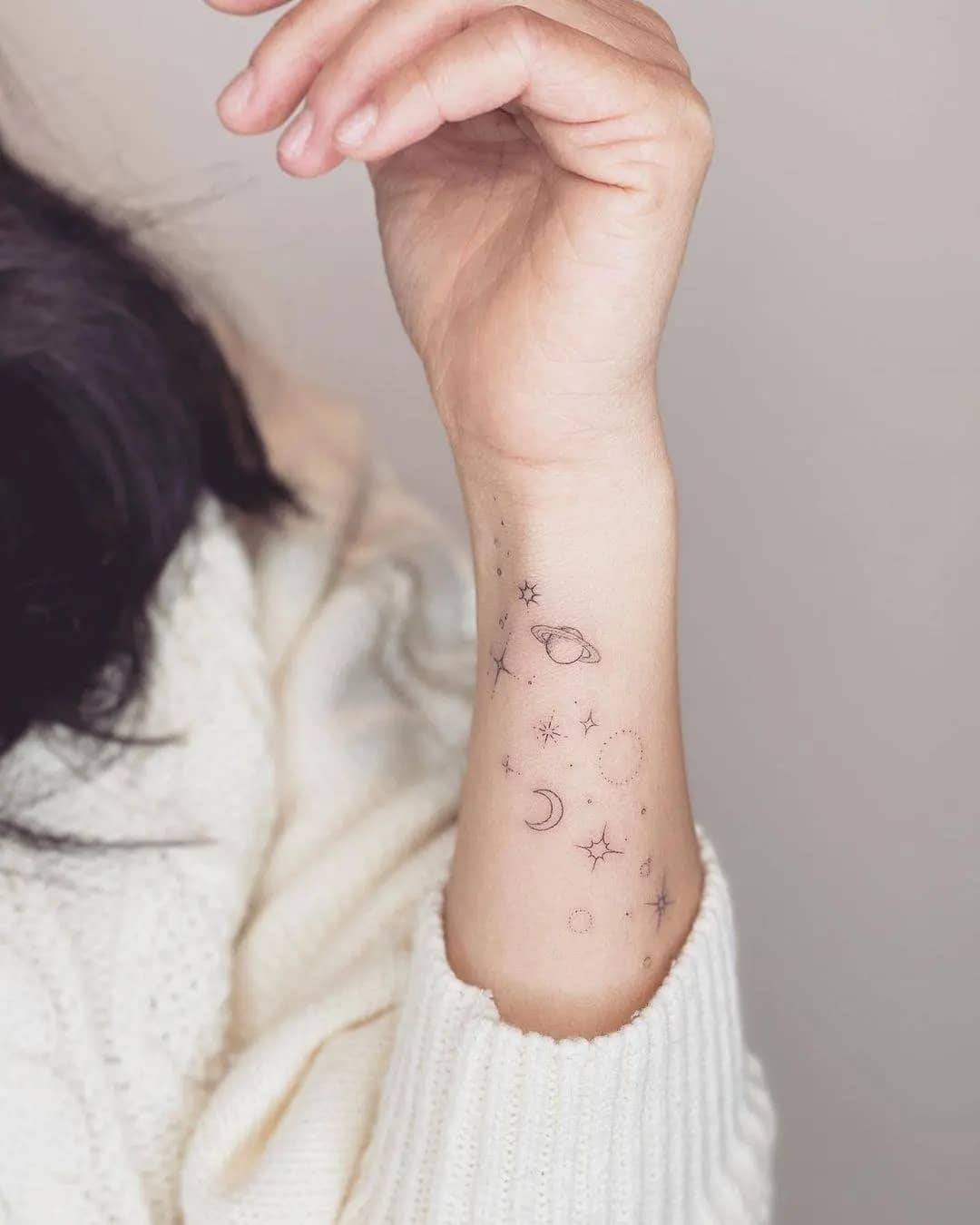 estrella tatuaje minimalista