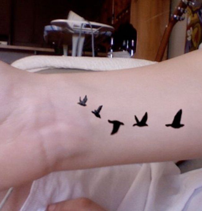 tatouage oiseau simple