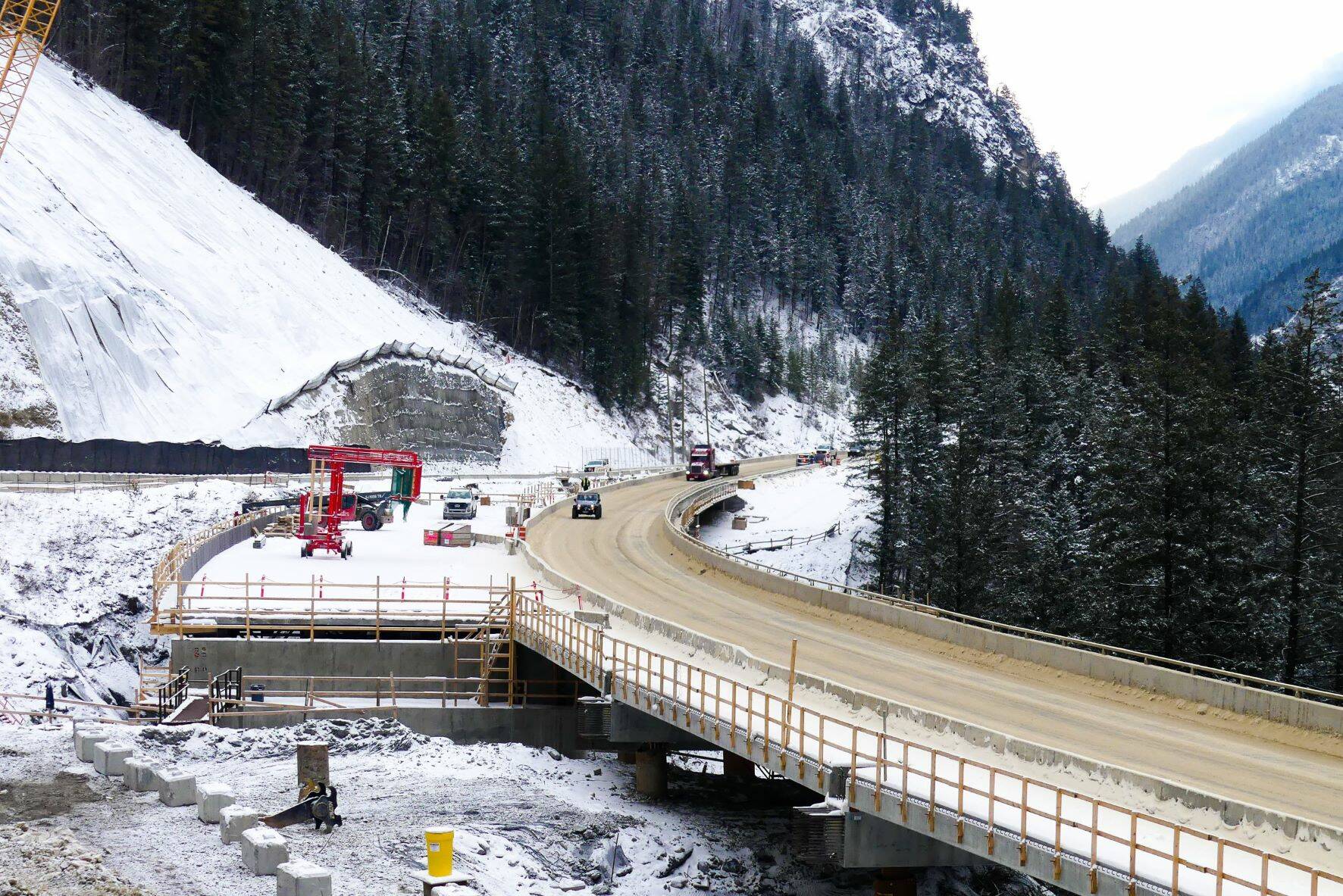 golden to revelstoke highway closure