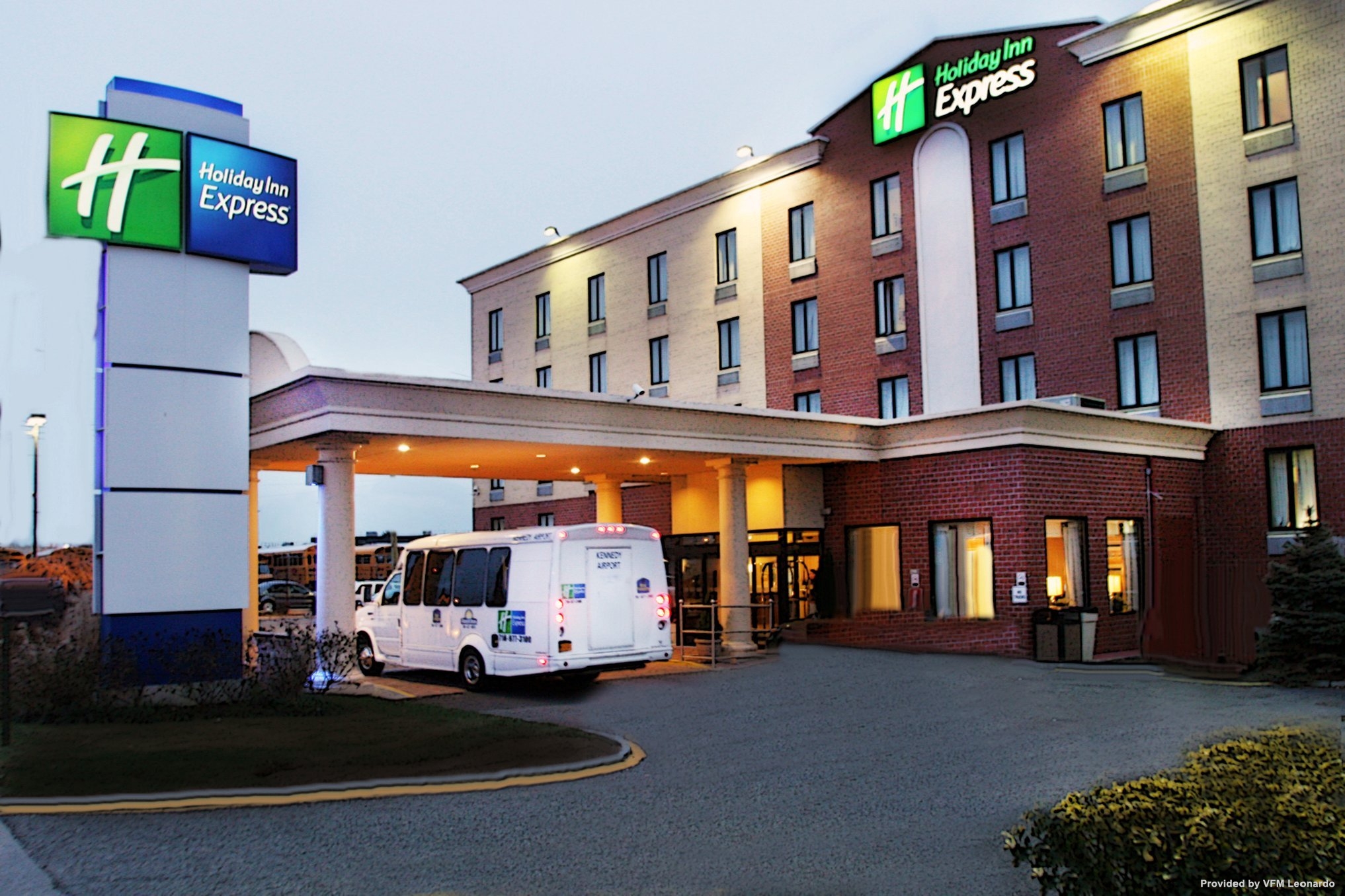 holiday inn express airport