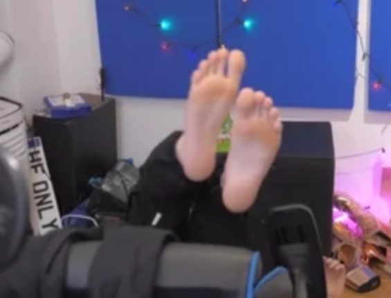 finnster feet