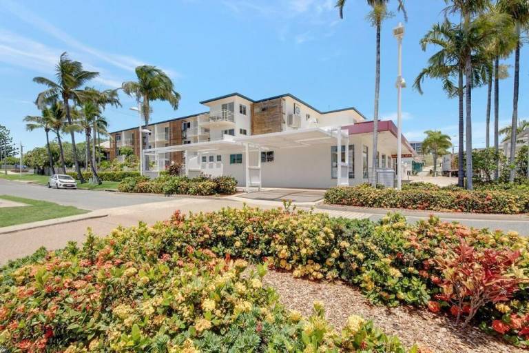 holiday rentals emu park