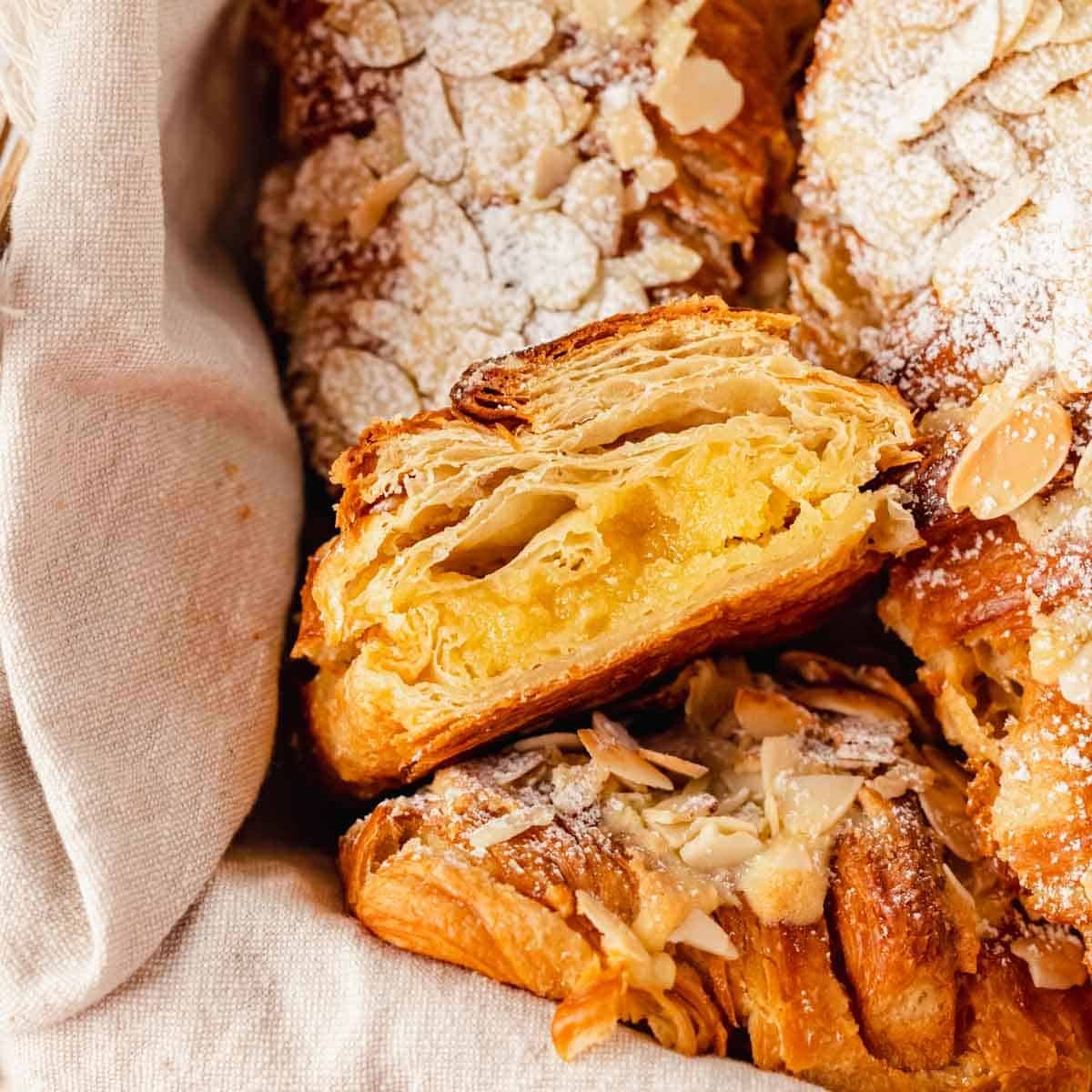 how many calories in an almond croissant