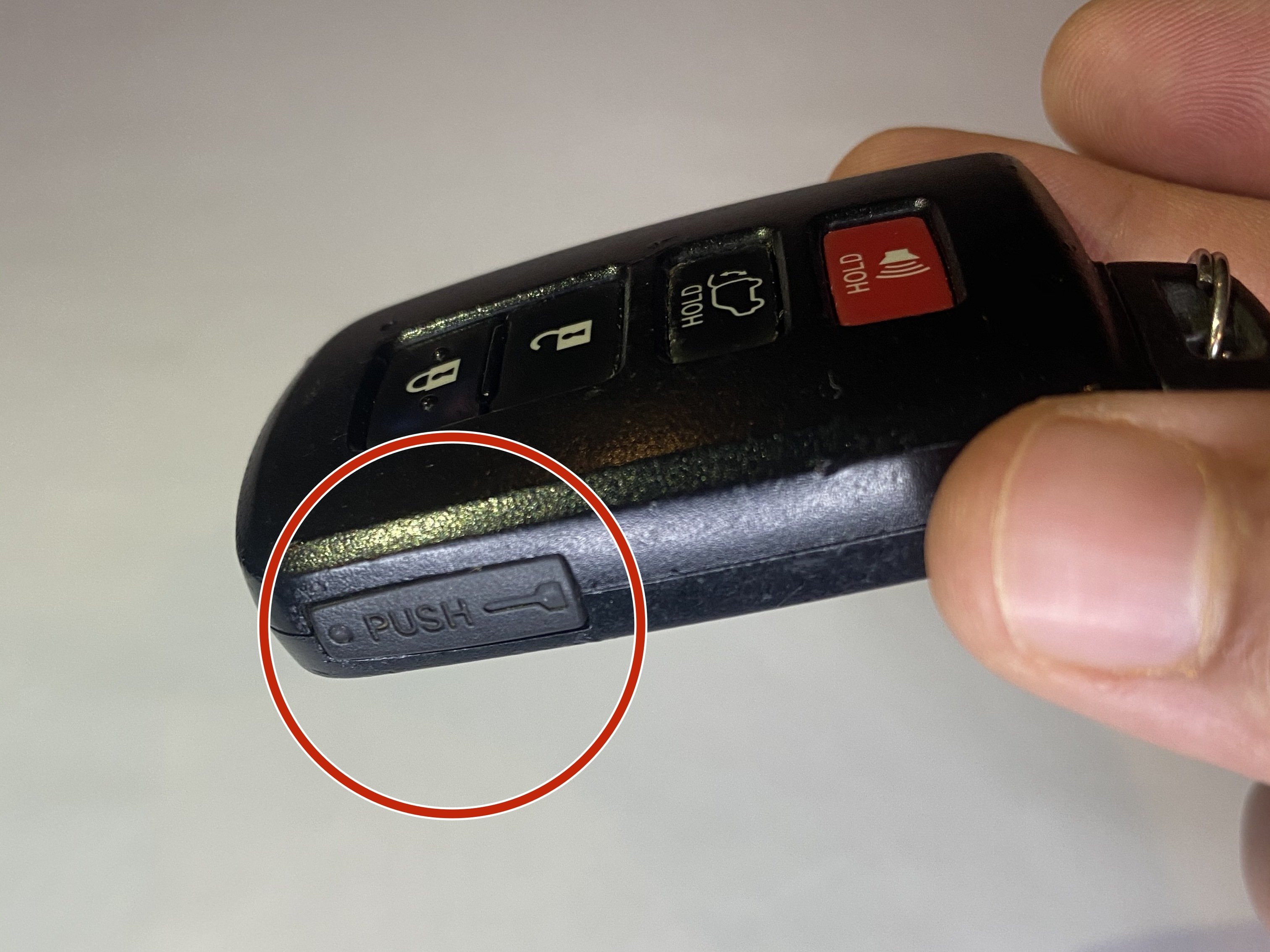 how to replace a toyota key fob battery