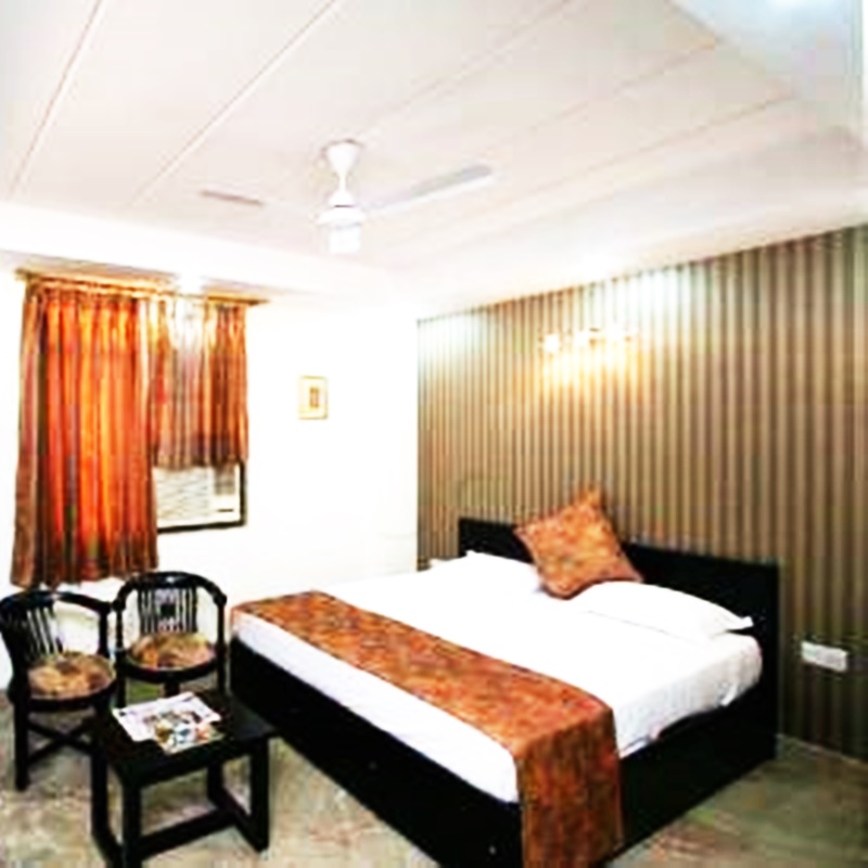 jennifer hotel karol bagh